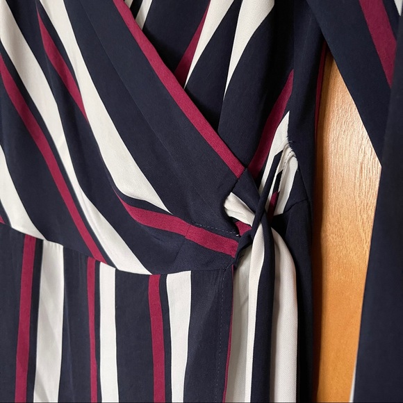 Dynamite Wrap Blouse - Picture 6 of 11